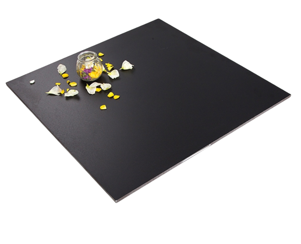 काली चमकदार चीनी मिट्टी की टाइल