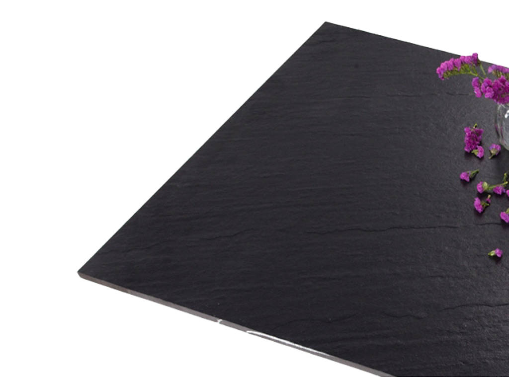 प्राकृतिक पत्थर की मैट टाइलें महसूस होती हैं