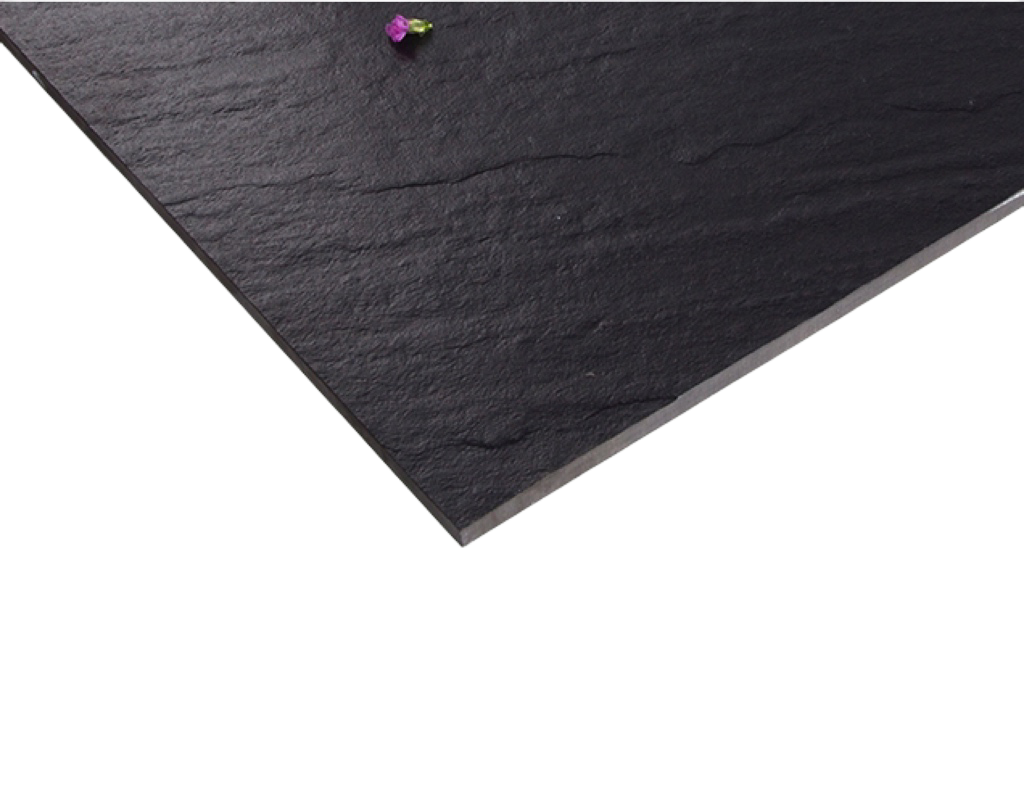 काली शिस्ट-बनावट वाली मैट टाइलें