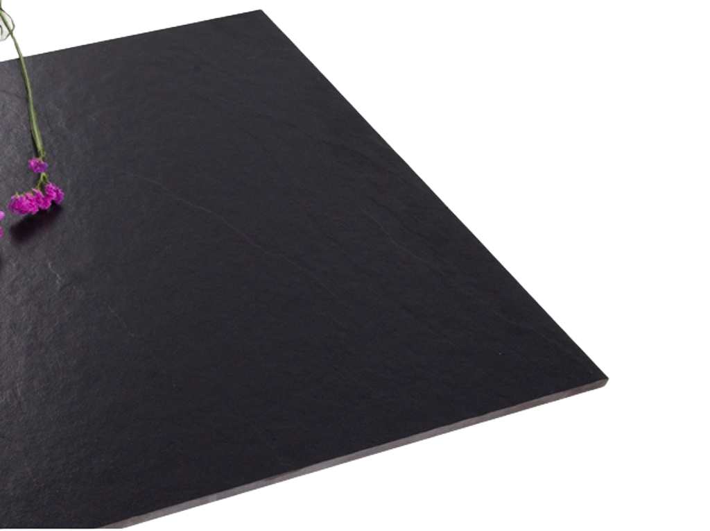 गहरे रंग की मैट टाइलें